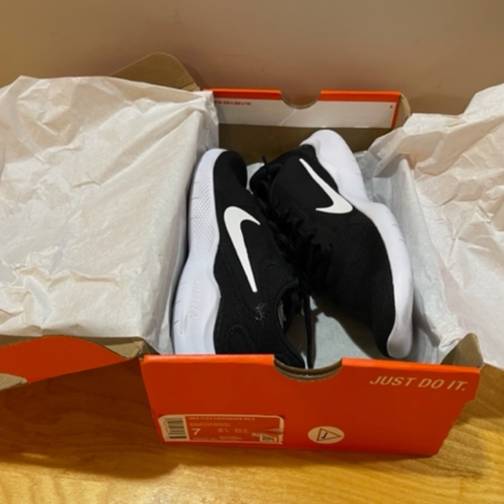 Nike Men's Flex Experience Run 9 Shoe, Black/White-Dark Smoke Grey, 7 Regular US